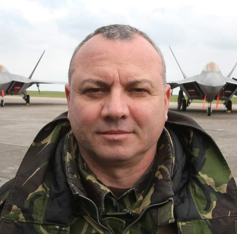 Armata de consilieri a generalului Ciucă. Cine sunt oamenii care îi dau sfaturi premierului