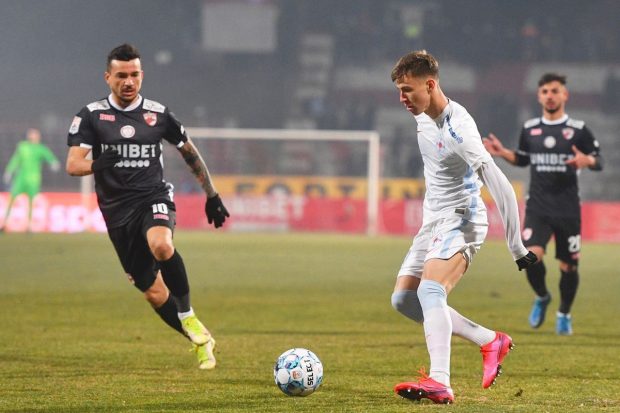 FCSB a câștigat în deplasare cu Dinamo, scor 3-0. Roș-albii au jucat aproape o oră în 10 oameni