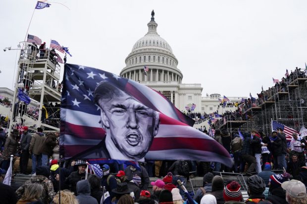 La un an de la asaltul asupra Capitoliului, o Americă divizată dezbate furios semnificația evenimentului care a zguduit țara