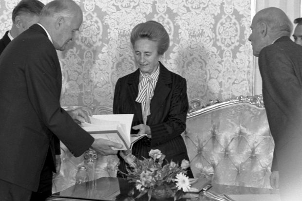 Cercetătorii care vor să șteargă din știință numele Elena Ceaușescu: „Cazul e atât de grosolan, însă sunt foarte puține lucrurile pe care le poți dovedi retrospectiv”