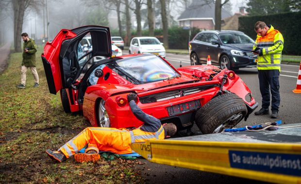 Un Ferrari Enzo extrem de rar, de peste 3 milioane de euro, distrus de un mecanic, în timp ce făcea teste, în Olanda