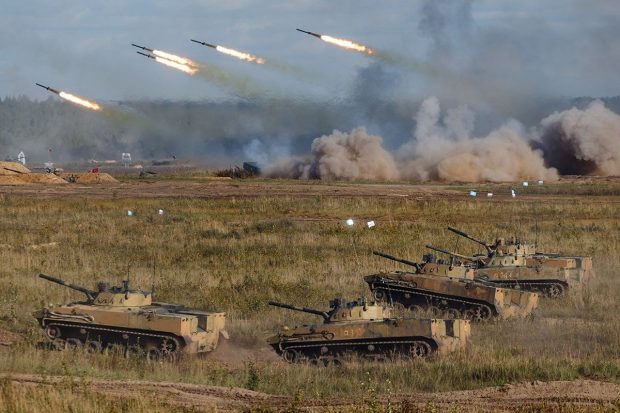 LIVETEXT | Rusia a atacat Ucraina. Rachetele au lovit baze militare și aeroporturi, inclusiv lângă Kiev. Trupele ruse trec granița din Belarus. Zelenski a introdus legea marțială