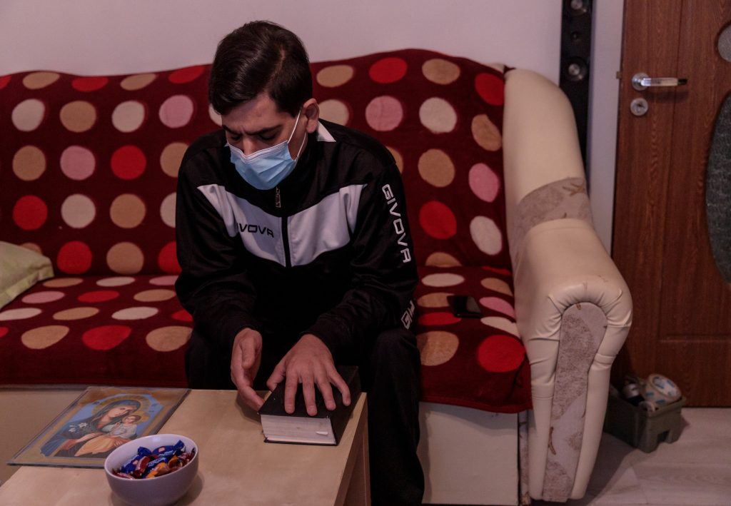 Viața unui bărbat care se pregătește să devină nevăzător. „Doamne, dă-mi voie să-mi câştig pâinea!“