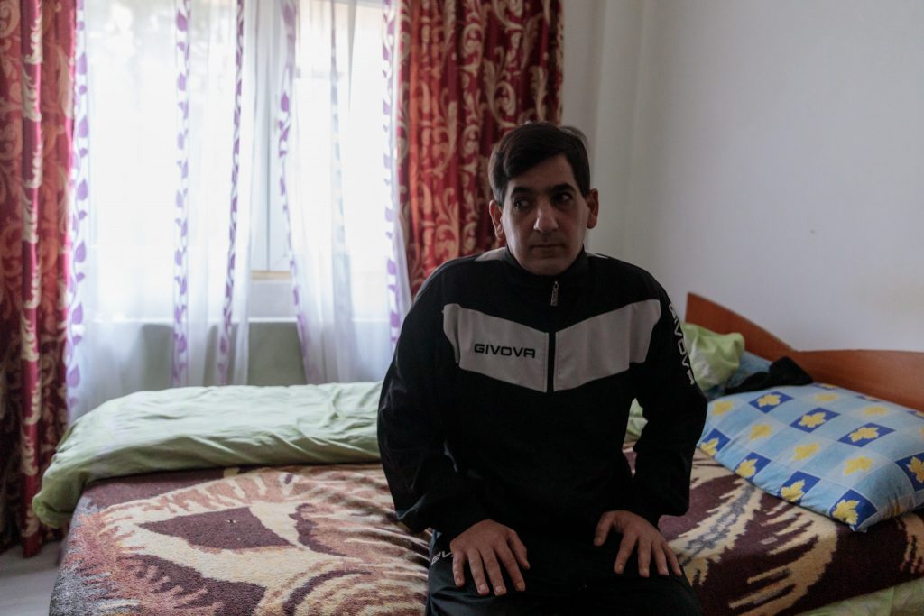Viața unui bărbat care se pregătește să devină nevăzător. „Doamne, dă-mi voie să-mi câştig pâinea!“