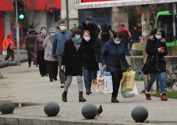 De ce nu sunt eficiente măștile textile și cum protejează cele medicale și FFP2. Explicațiile unui medic