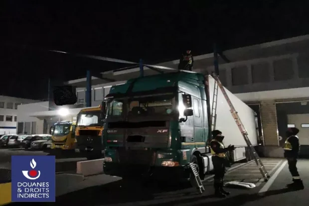 Șofer român de TIR arestat luni și condamnat vineri, în Franța. Va sta 4 ani la închisoare și a primit 301.750 de euro amendă
