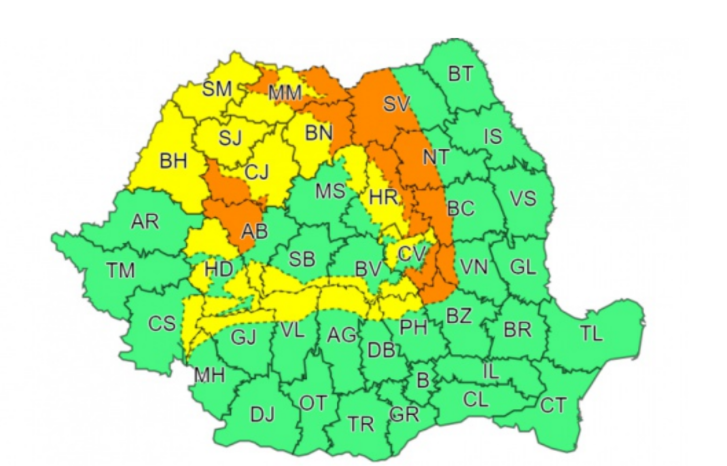 Coduri galbene și portocalii de viscol și ninsori abundente până luni. Harta județelor vizate
