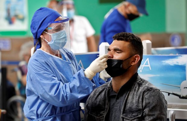 ”Omicron a schimbat paradigma”. Spania a raportat în 2 săptămâni mai multe reinfectări decât în tot restul pandemiei