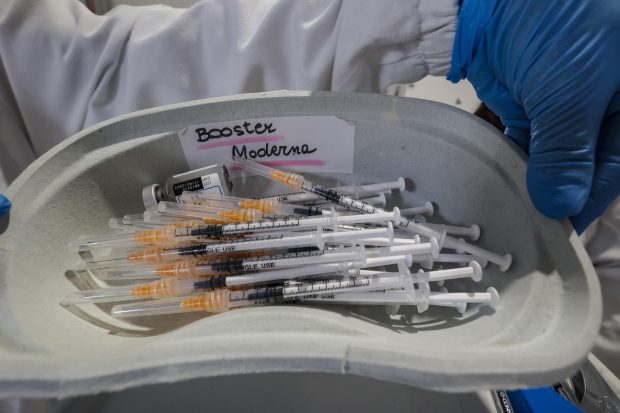 UE a transmis miniștrilor sănătății să se pregătească pentru vaccinarea anti-COVID cu a patra doză, dacă va fi nevoie