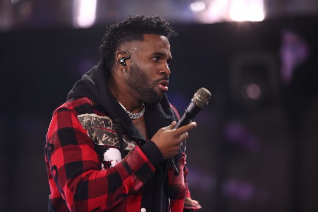 Cântărețul Jason Derulo, acuzat că s-a luat la bătaie cu mai mulți bărbați după ce a fost înjurat