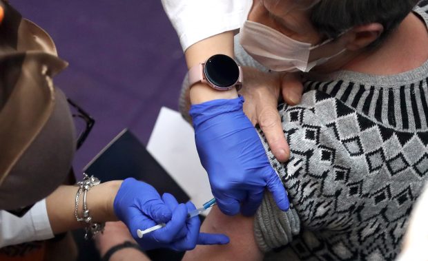 Experții din Marea Britanie: Încă nu este nevoie de a patra doză de vaccin anti-COVID