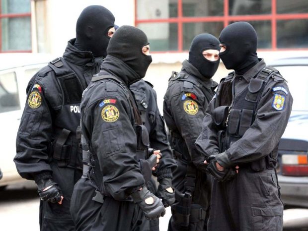 Anchetă la Poliția Capitalei, după ce un tânăr care trebuia să fie audiat a evadat din arest. Individul a ieșit pe geam, deși era încătușat
