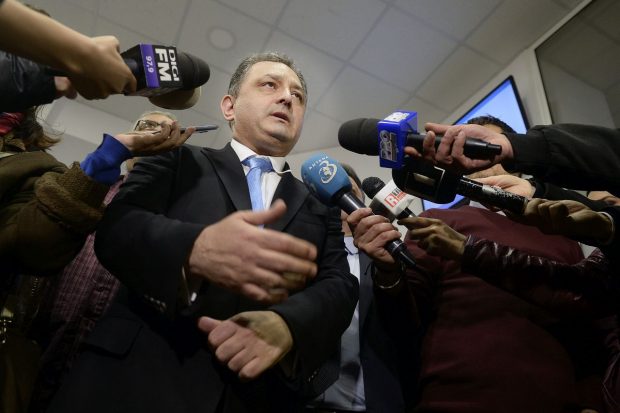 Cine sunt urmăriții penal din dosarul Vanghelie. Un fost șef de poliție și cea care plătea mii de euro trupelor care-i cântau ode primarului Florea