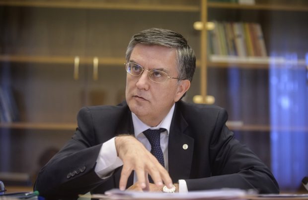 INTERVIU | Mircea Dumitru, vicepreședinte al instituției care dă verdicte de plagiat: „Cazul domnului Ciucă este foarte clar. Scuza domniei sale este lamentabilă”
