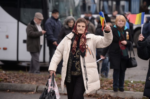 Sondaj în 33 de țări: Românii au avut un 2021 mai greu decât alții, dar sunt mai optimiști pentru 2022 față de mulți