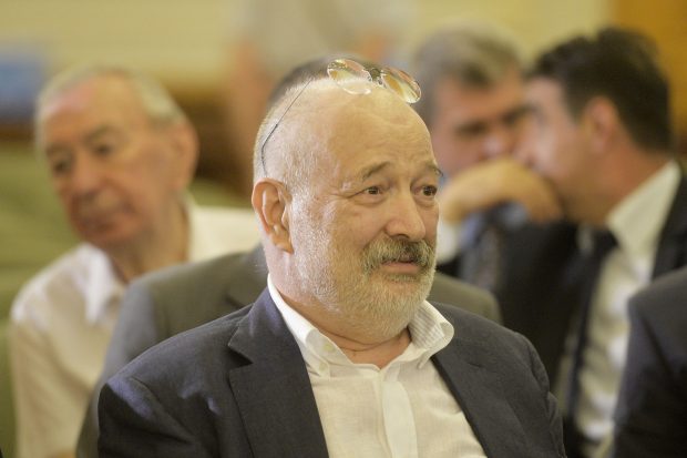 Politologul Stelian Tănase, interviu despre plagiatul premierului Ciucă: „Dacă nu a avut onoare când a copiat, cum să aibă onoare să demisioneze?”