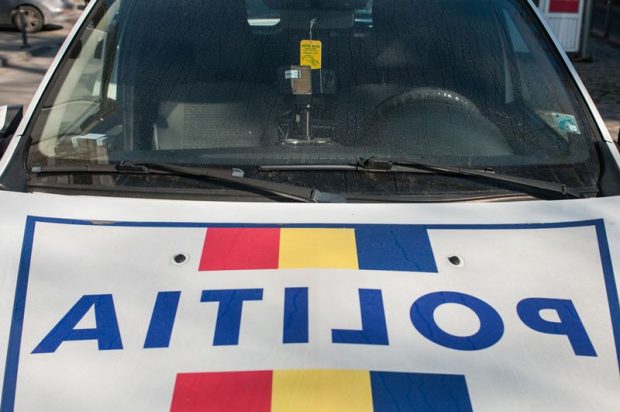 O fetiță de doi ani din județul Harghita a fost găsită decedată în casă, cu urme de violență pe corp