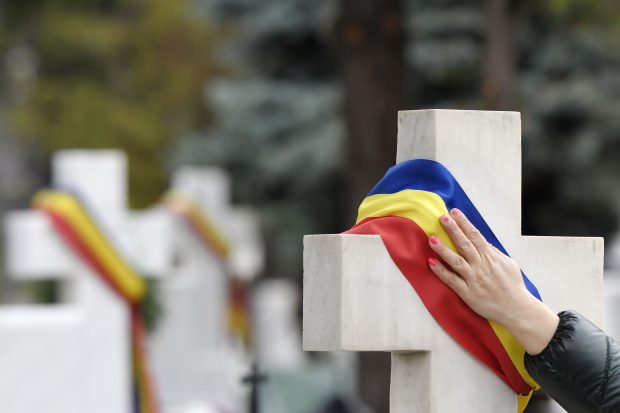 Date INS noiembrie 2021: numărul de decese rămâne aproape dublu față de un noiembrie normal
