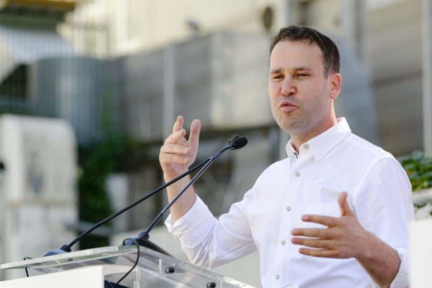 Negoiță vrea să dea 1,4 milioane euro pe publicitate TV și online. 4.000 de spoturi cu realizările Primăriei S3