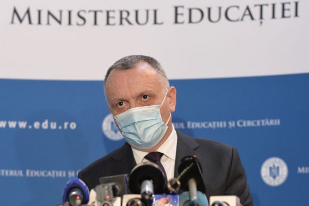 OFICIAL. De luni, școlile nu mai depind de rata de infectare și de vaccinarea profesorilor, ci de gradul de ocupare a spitalelor