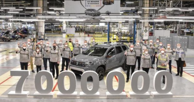 Mașina Dacia cu numărul 7.000.000 a fost fabricată, marți, la uzina din Mioveni