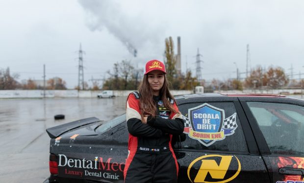 Alice în țara motoarelor. La 14 ani, o adolescentă din România a ajuns „regina derapajelor” cu mașina din Europa: „Am demonstrat că nu doar bărbații sunt buni la volan”