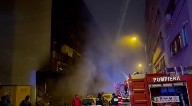 Bărbat găsit mort după un incendiu la un bloc din bulevardul Iuliu Maniu din București