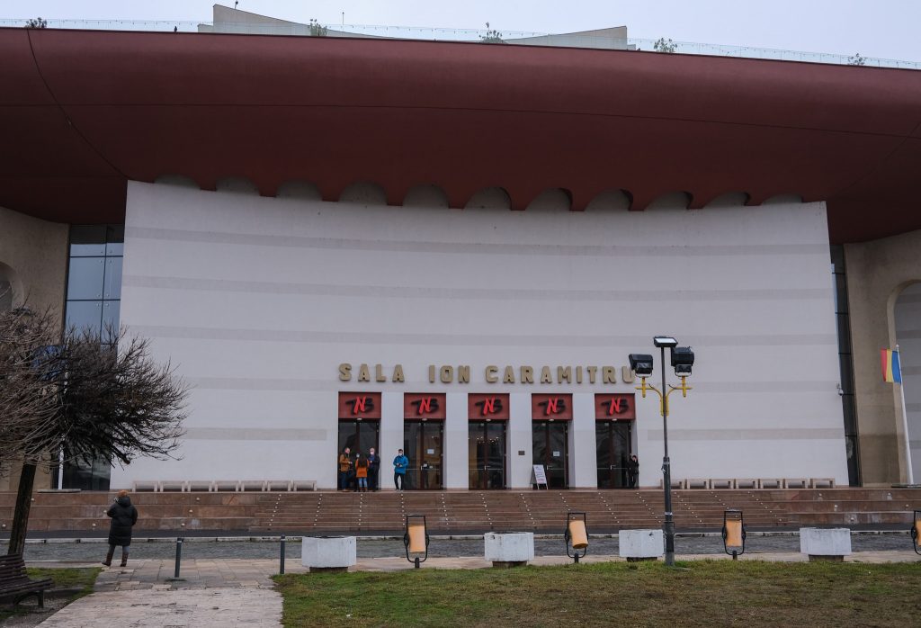 Incursiune de o oră și jumătate în culisele Teatrul Național din București. Vizită inedită în cetatea lui Radu Beligan și Gheorghe Dinică