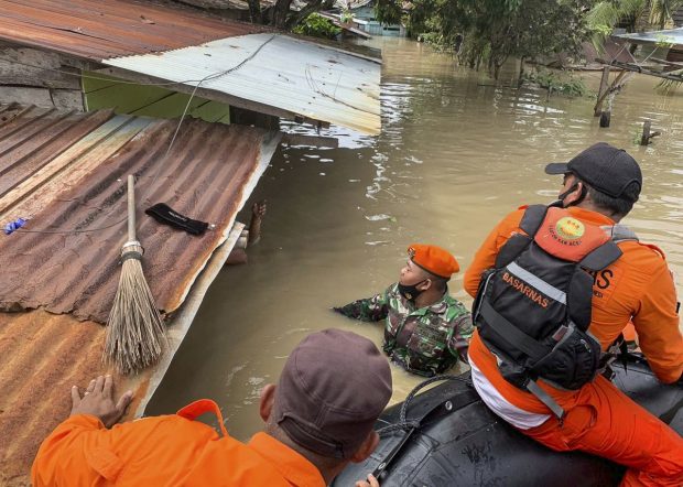 Doi copii au murit și zeci de mii de persoane au fost evacuate din cauza inundațiilor din Indonezia