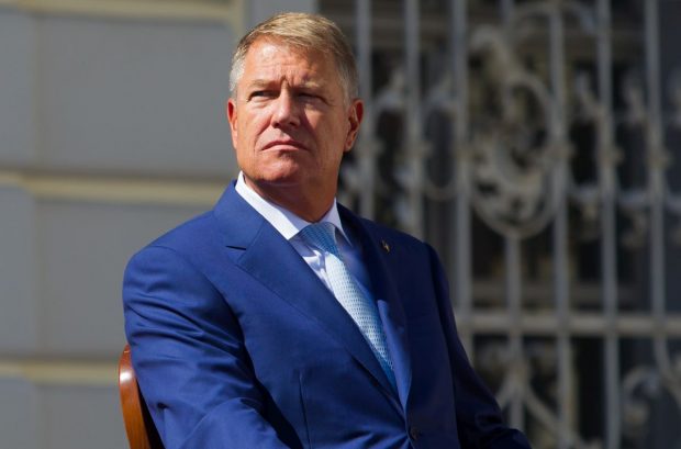 Măria Sa, ipocritul. Klaus Iohannis le-a mulțumit românilor că s-au sacrificat ca să nu fie nevoit să se sacrifice el