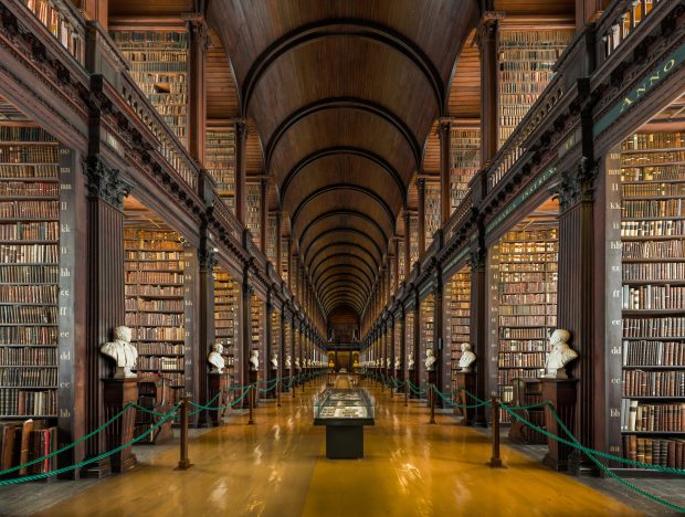 Mii de volume de cărți vechi de trei sute de ani sunt restaurate într-un proiect de 90 de milioane de euro, la cea mai mare bibliotecă din Irlanda
