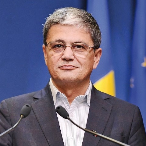 Armata de consilieri a generalului Ciucă. Cine sunt oamenii care îi dau sfaturi premierului