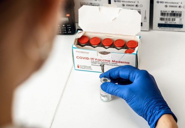 Vaccinul anti-COVID de la Moderna a primit autorizare completă în Statele Unite