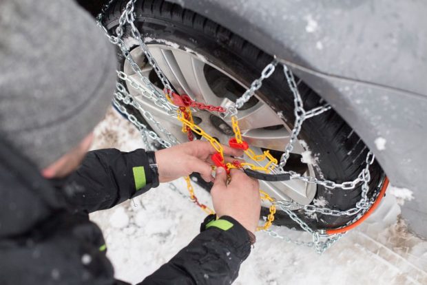 Montarea lanțurilor antiderapante – Cum se aleg și cum se montează lanțurile pe anvelope