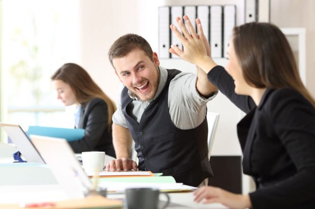 Motivația extrinsecă vs motivația intrinsecă. Ce sunt și cum funcționează