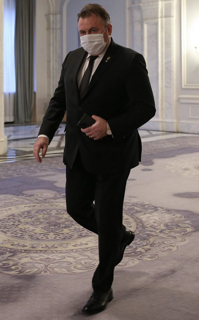 Armata de consilieri a generalului Ciucă. Cine sunt oamenii care îi dau sfaturi premierului