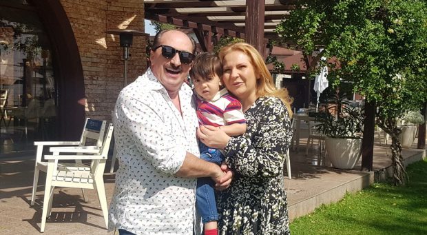 Nepotul lui Romică Țociu a fost operat de urgență, după ce a înghițit două bile: „A fost aproape de șoc septic”