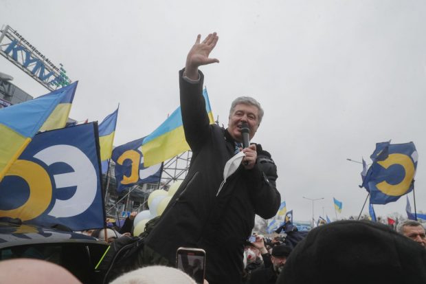 Fostul lider ucrainean s-a întors la Kiev, unde este acuzat de trădare – o criză politică în plin conflict cu Rusia