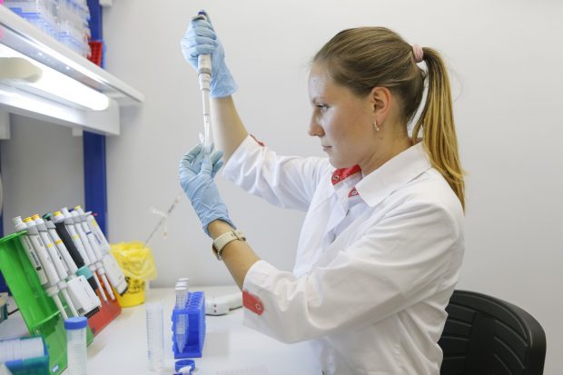 Un vaccin anti-COVID mai ieftin și fără brevet, dezvoltat de cercetători din Texas. „Oricine îl va putea replica”