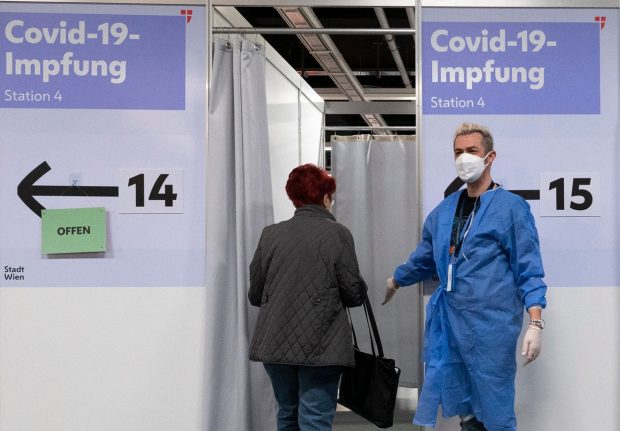 Anchetă la cel mai mare centru de imunizare din Austria. Sunt suspectate câteva zeci de cazuri de vaccinare fictivă