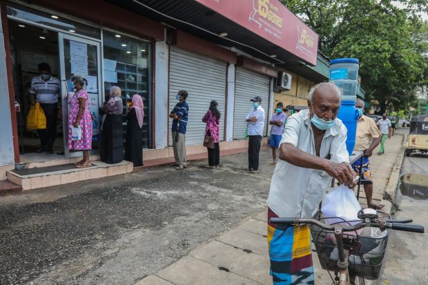 Sri Lanka, adusă în pragul falimentului de criza COVID: „Nu mai sunt bani”