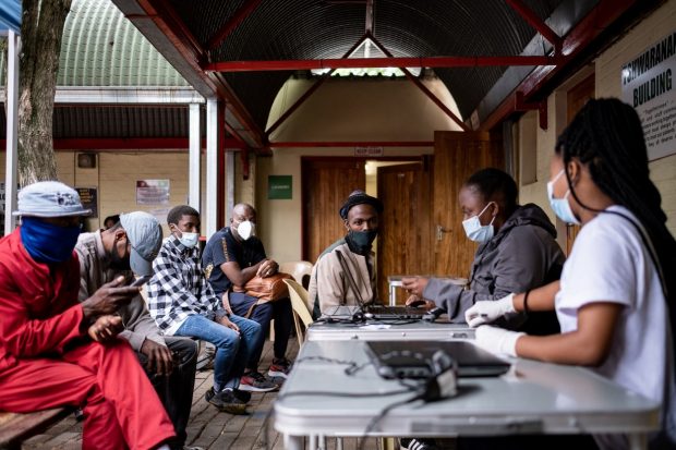 Indiciile din Africa de Sud privind viața după Omicron. „A apărut o nouă categorie de pacienți”