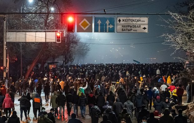 Guvernul din Kazahstan a demisionat, pe fondul revoltelor populare cauzate de creștea prețului combustibilului