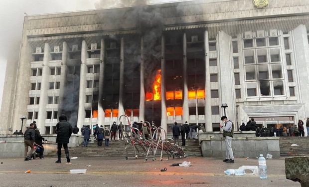 Stare de urgență în Kazahstan, după protestele violente generate de scumpirea gazelor. Internetul și telefonia mobilă, oprite