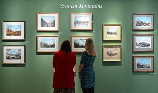Expoziție cu acuarelele prințului Charles, în Londra. De ce s-a apucat de pictură moștenitorul tronului britanic