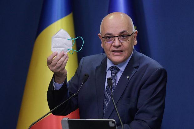 Raed Arafat: „Personalul medical se îmbolnăveşte în masă şi ajunge la izolare”. Ce risc există