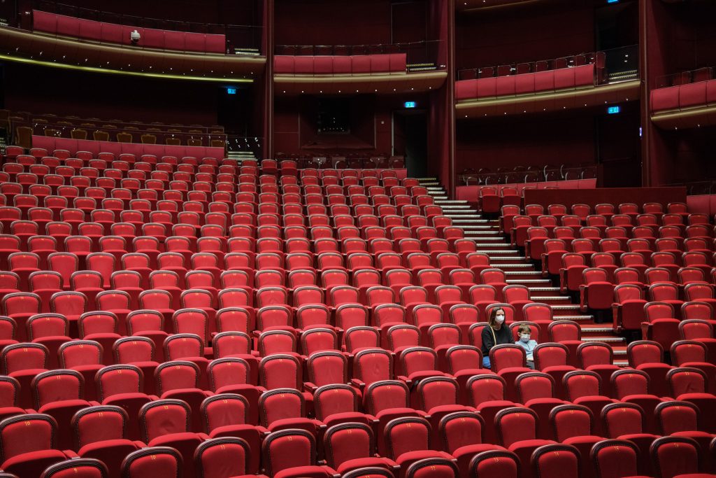 Incursiune de o oră și jumătate în culisele Teatrul Național din București. Vizită inedită în cetatea lui Radu Beligan și Gheorghe Dinică