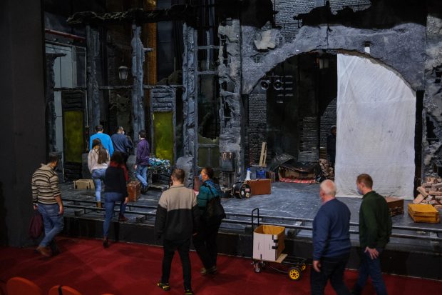 Incursiune de o oră și jumătate în culisele Teatrul Național din București. Vizită inedită în cetatea lui Radu Beligan și Gheorghe Dinică