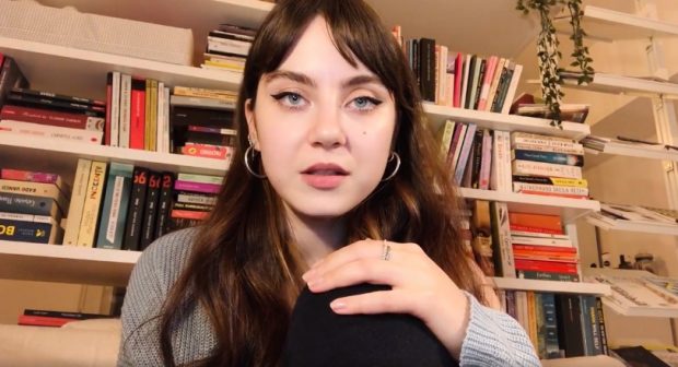 O poetă a recitat versuri cu obscenități la „căpătâiul” lui Eminescu și ne-am rușinat aiurea. Despre adevărata obscenitate, într-un text cu limbaj necenzurat