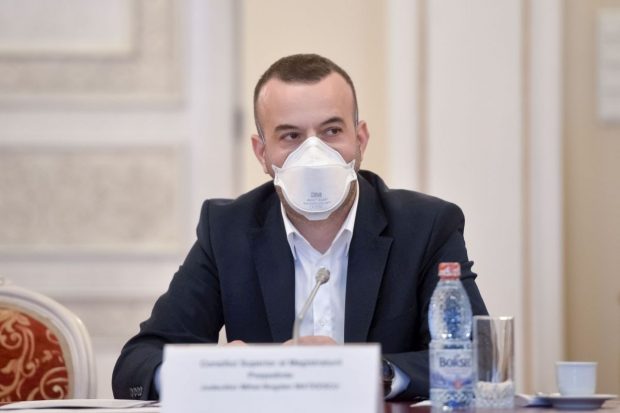 Preşedintele CSM confirmă că a cerut demisia din magistratură a judecătoarei abuzate de soţul militar și despre care colonelul susține că a făcut sex la tribunal